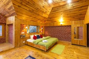 Postel nebo postele na pokoji v ubytování Zostel Homes Cheog (Shimla)