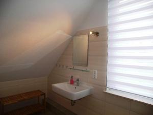 Salle de bains dans l'établissement Mobilcamp Heringsdorf _Haus Trifte