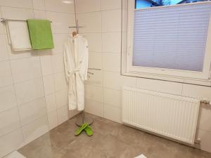 A bathroom at Haus Alpenglühn