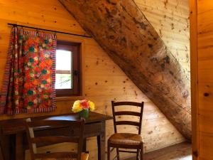 a dining room with a table and chairs in a log cabin at Ca dal Cros in Campertogno