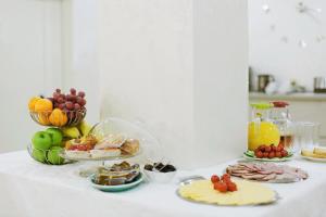 モスクワにあるファルファレル ホテルの食品・果物の盛り合わせ