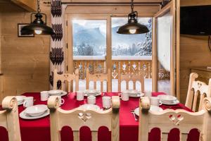 Część wypoczynkowa w obiekcie TatryTop Osada Luxury Chalets Kościelisko
