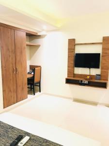 TV a/nebo společenská místnost v ubytování Hotel West Blue