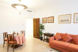 Gallery image of Charming Apartment On Grand Canal in Venice