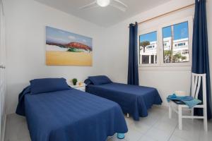 Łóżko lub łóżka w pokoju w obiekcie Rocas Blancas Apartments