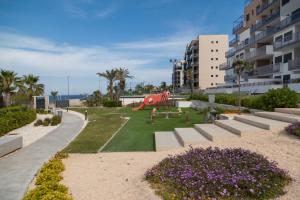 A garden outside Apartment Vistamar II