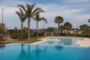 The swimming pool at or close to Apartment Vistamar II