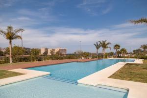 The swimming pool at or close to Apartment Vistamar II