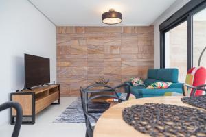 A television and/or entertainment centre at Apartment Vistamar II