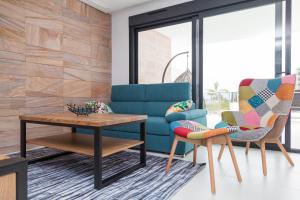 A seating area at Apartment Vistamar II