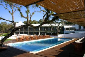 Majoituspaikassa Alentejo Star Hotel - Sao Domingos - Mertola - Duna Parque Group tai sen lähellä sijaitseva uima-allas