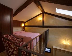 A bed or beds in a room at Hotel Bisanzio