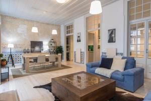 Posezení v ubytování LovelyStay - 3 Bedroom Downtown Wonderwall