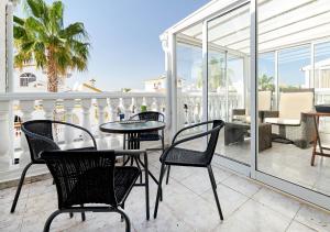 a patio with chairs and a table on a balcony at Apartment Eden in Guardamar del Segura