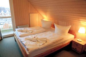 Postel nebo postele na pokoji v ubytování SATAMA Sauna Resort & SPA
