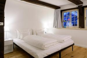 Postel nebo postele na pokoji v ubytování einzigartig - Das kleine Hotel im Wasserviertel