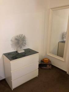 a white dresser in a room with a mirror at Linas Wohlfühloase Hameln in Hessisch Oldendorf