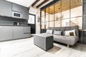Posezení v ubytování Cozy and modern apartment for 4 in Madrid