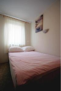 Кровать или кровати в номере Apartments Ljubica 2