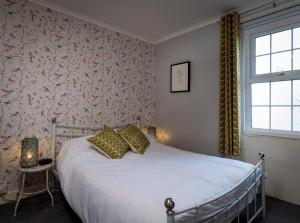 Кровать или кровати в номере Channel View Guest House
