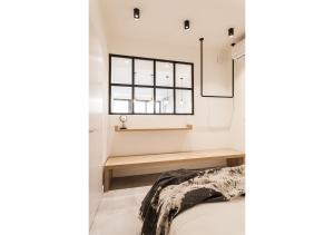 Posteľ alebo postele v izbe v ubytovaní Designer Apartment - stroll to the Acropolis
