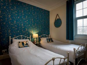 Кровать или кровати в номере Channel View Guest House