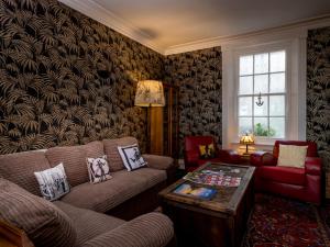 Гостиная зона в Channel View Guest House