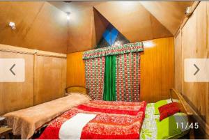 Letto o letti in una camera di S Group Of Houseboat