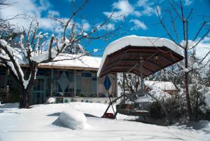 House On The Mountain v zimě