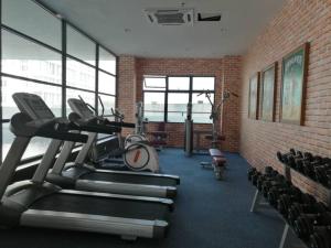 Fitness centrum a/nebo fitness zařízení v ubytování Rumah Cik Ani