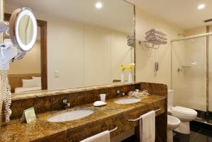 Um banheiro em Windsor Florida Hotel