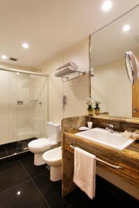 Um banheiro em Windsor Florida Hotel