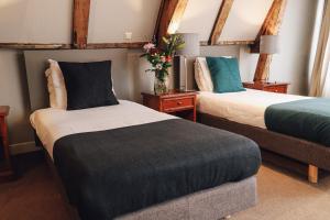 Ein Bett oder Betten in einem Zimmer der Unterkunft Hotel Corner House