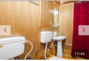 Bagno di S Group Of Houseboat