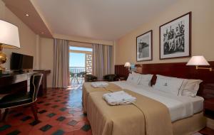 Cama ou camas em um quarto em Algarve Casino Hotel