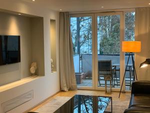 Μια τηλεόραση ή/και κέντρο ψυχαγωγίας στο The Apartment Downtown
