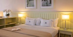 Cama ou camas em um quarto em Algarve Casino Hotel