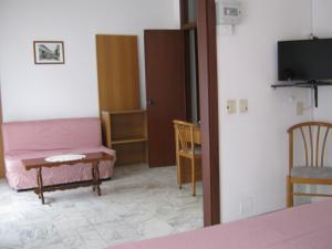TV a/nebo společenská místnost v ubytování Hotel Valentino