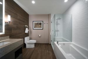 The Malcolm Hotel的一间浴室