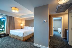 The Malcolm Hotel客房内的一张或多张床位