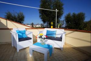 A seating area at Relais Villa Chiara free parking