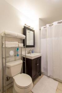 Ένα μπάνιο στο Wrigley Oasis! Steps from the Field! - 3BD 1BA +25 φωτογραφίες