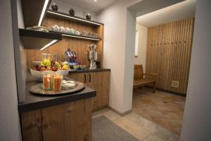 Kuchnia lub aneks kuchenny w obiekcie Hotel die Arlbergerin -New- all-in super flex rate