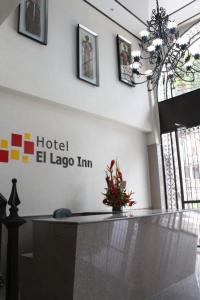 Lobbyen eller receptionen på Hoteles Bogotá Inn El Lago Country