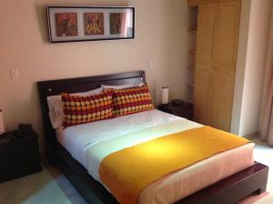 Postel nebo postele na pokoji v ubytování Hoteles Bogotá Inn El Lago Country Zona Rosa + 19 fotografií