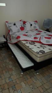 a bed in a room with a bed frame with a bed sqor at Casa Praia de Arroio do Sal - Balneário São Paulo in Arroio do Sal