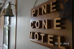 Certifikát, hodnocení, plakát nebo jiný dokument vystavený v ubytování Pinecone Motel