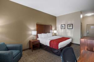 Postel nebo postele na pokoji v ubytování Comfort Inn & Suites Cedar Hill Duncanville