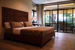 a bedroom with a large bed and a balcony at Mountain View GuesthouseChiangmai in Chiang Mai