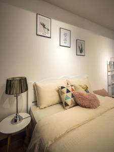 Кровать или кровати в номере Love Come Home @ Japan-European Style Homestay +18 фотографий